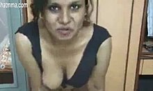 Hintli kayınvalidesi ve onun Desi seks öğretmeni bu videoda vahşi oluyor