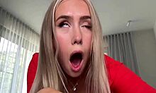 Ejaculare facială pentru adolescenta blondă amatoare într-un videoclip făcut acasă