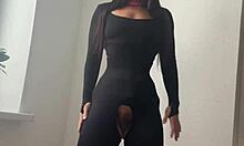 Brasilianske veninder vild anal eventyr med stor sort dildo
