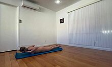 Ranní jóga vede k horkému sexu s milfkami
