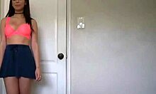 Joseline Kellys atemberaubende Oralfähigkeiten in einem hausgemachten Video