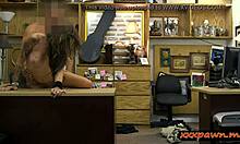 فيديو واقعي لفتاة ذات صدر كبير تتناك من موظف في محل الرهن العقاري السيء