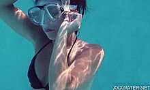 Minnie Mangas unter Wasser Leidenschaft: Eine wilde hausgemachte Begegnung
