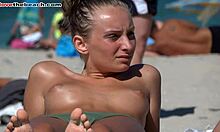 Загорелая любительница демонстрирует свои сиськи на нудистском пляже в HD-качестве