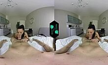 VR - Pasangan yang terangsang dalam aksi panas yang menghangatkan di atas katil