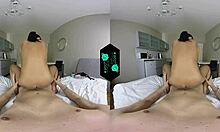 VR - Couple excité dans une action chaude et torride au lit
