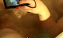 목욕을 하고 자위하는 모습을 촬영하는 영상