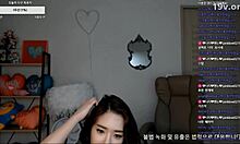 Amatérská korejská dívka dává webcam kouření