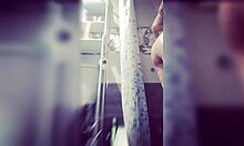 Zuhanyzós önkielégítési rutinom egy 28cm-es dildó megvásárlásához vezet