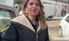 Wanita dewasa dari Peru dengan mata coklat, Gabyx, memberikan blowjob dan menerima cumshot