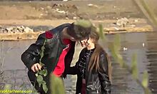 Teenager-Paar erkundet Analspiele in hausgemachtem Video