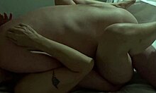 Домашно видео на секс в ранните сутрешни часове с истинска домакиня преди заминаването й