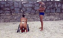 Pertemuan panas di pantai dengan pasangan yang menggoda yang memberi saya sodokan pantat yang mendebarkan
