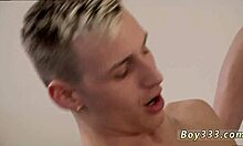 Gay boysporn: Mladí kluci si užívají s velkým penisem