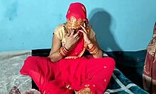 Mariée indienne taille une pipe le soir de ses noces