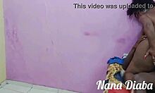 Une fille mariée filme un porno maison avec trois acteurs et profite de deux bites dans sa chatte - Rj bleu noir