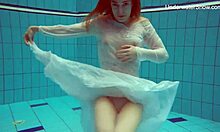 Диана Зеленкина в общественном бассейне