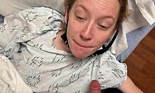 Mamada al aire libre y sexo facial con mi novio en la sala de preparación del hospital