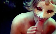 मुखौटा पहने हुए MILF के स्तनों पर एक बड़े लंड के विस्फोट का घर का बना वीडियो