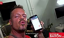 シドニー・ダークは,Datingbaron.com で熱いセックスのデートの前に,剃ったを指で撫でます