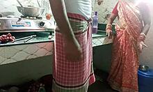 Et indisk par deltar i porno med hushjelpen som kokte mat