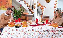 Ариетта Адамс, туманная злобница, предается табуированному семейному ужину на День благодарения